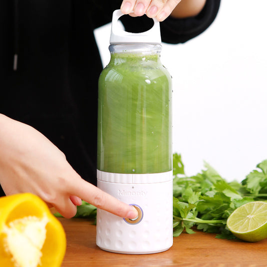 Witte draagbare mini blender
